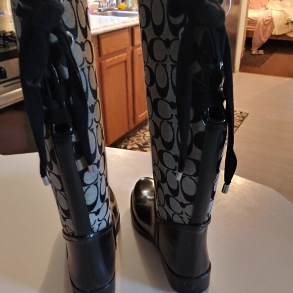 Coach rain boots sz 5 - Picture 2 of 4